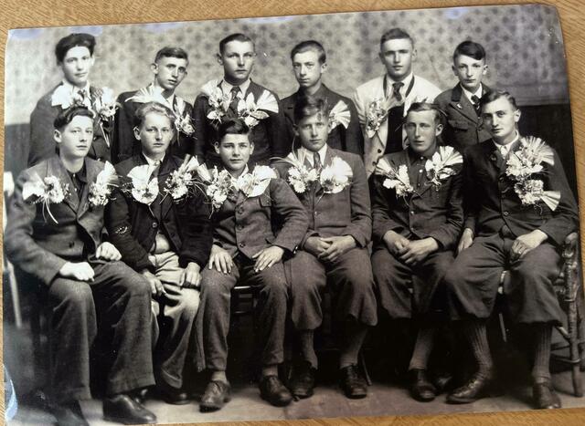 Bereits bekannt sind Klausmayer Johann (1. vorne rechts, Finklham), Ameshofer Friedrich (3. vorne rechts, Finklham), Wagner Gottfried (1. vorne links, Finklham) und Gattermayer Friedrich (2. vorne links, Breitenaich). | Foto: Ameshofer