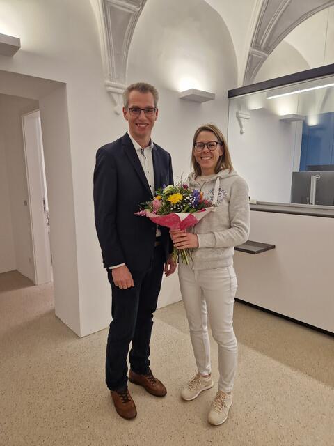 Bürgermeister Johannes Heuras besuchte Ulrike Steinmair in der neuen Gemeinschaftspraxis und wünschte ihr viel Erfolg als neue Hausärztin in St. Peter in der Au. | Foto: Marktgemeinde St. Peter/Au