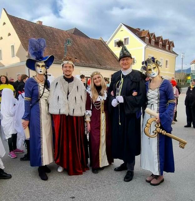 Die Schlüsselübergabe ist erfolgt. | Foto: Heimo Strasser