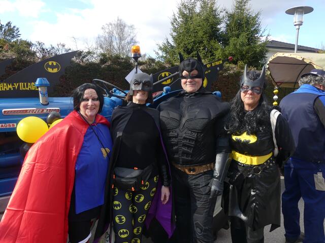 Lisa Löschel. Andrea und Franz Kral und Susi Neuherz in ihrem Gruppenkostüm. | Foto: Nina Taurok