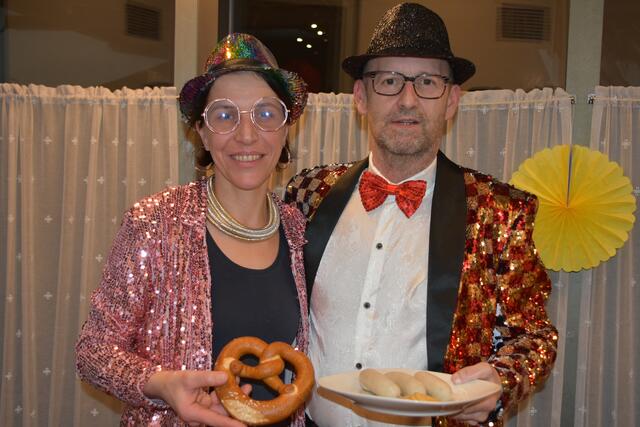 Petra Reicher und Hannes Rieger luden zur Weisswurstparty in den Kulturkeller. | Foto: RegionalmedienSteiermark/Hofmüller