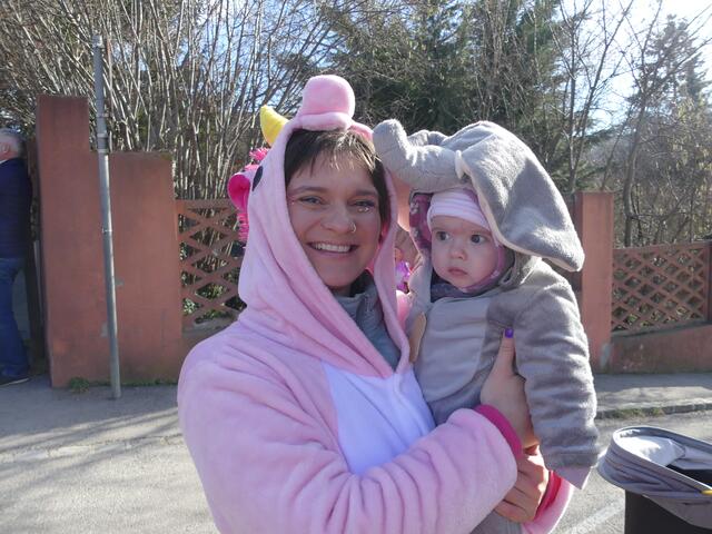 Karin Leitner und Nora Fiedler als putzige Tierchen. | Foto: Nina Taurok