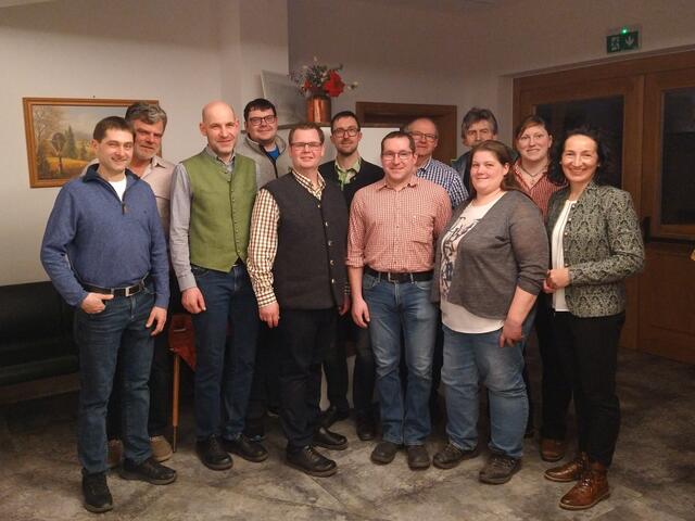 Der neue Ortsbauernrat in Raach: Herbert Piringer, Robert Stranz, Johannes Haider, Christian Kampichler, Obmann Michael Diewald, Franz Schedl, Markus Stranz, Reinhard Kampichler, Johann Zodl, Bernadette Rigler, Cornelia Fahrner und Landeskammerrätin Waltraud Ungersböck (Personen v.l.n.r.)
 | Foto: Waltraud Ungersböck