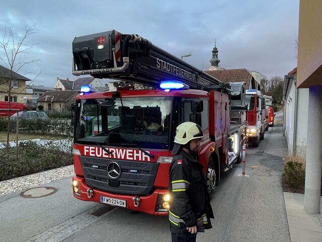 Ein Feuerwehr-Großaufgebot im Zentrum von Oberwart. | Foto: Presseteam BFKDO Oberwart / Gernot Heigl