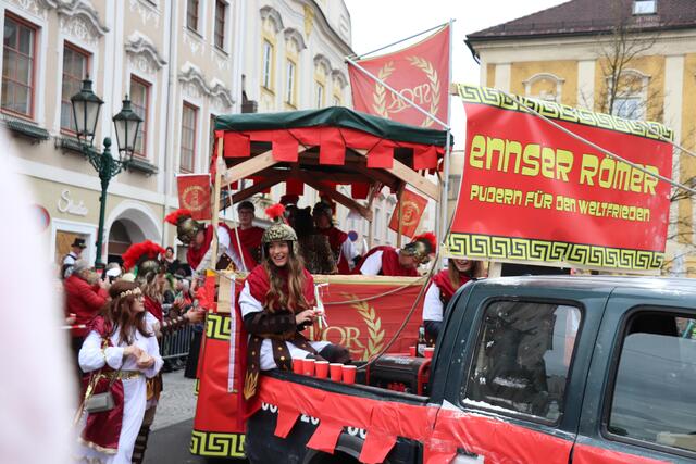Römer beim Ennser Faschingsumzug  | Foto: Herbert Stocker