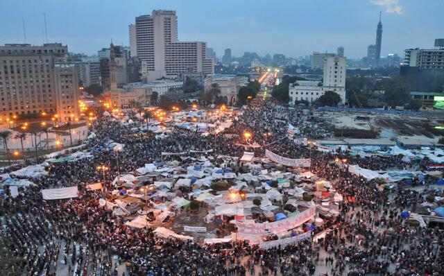 Ein Protestcamp auf dem Tahrir-Platz während der "Revolution des 25. Januar" in Kairo, Ägypten im Jahr 2011. | Foto: Jonathan Rashad