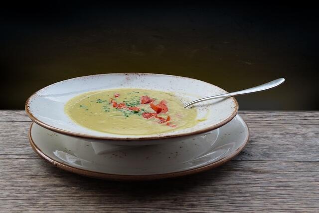 Am Aschermittwoch wird in vielen Pfarren und Gemeinden zur traditionellen Fastensuppe geladen. | Foto: pixabay/garten-gg (Symbolbild)