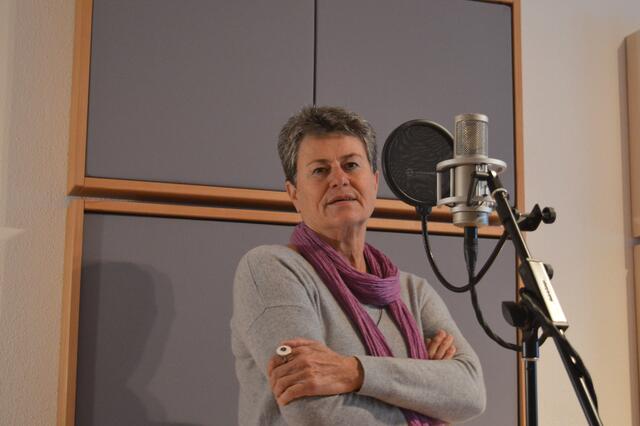 Claudia Lang hier bei Tonaufnahmen zu "Die Sagen des Tannheimer Tals"