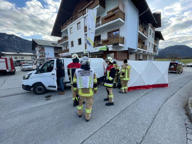 Am Dienstagnachmittag ereignete sich in Ebbs ein Verkehrsunfall. Ein Fußgängerin wurde von einem Kastenwagen angefahren. | Foto: ZOOM.TIROL