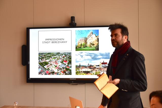 Kulturreferent Klaus Reitberger hob die Gemeinsamkeiten von Kufstein und Berezhany im Rahmen einer Projektvorstellung hervor.  | Foto: Barbara Fluckinger