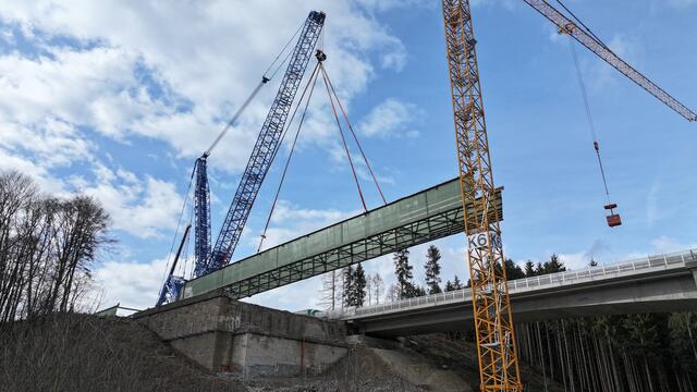 Spektakuläre Abtragung von Stahlträgern an der A1. | Foto: Asfinag