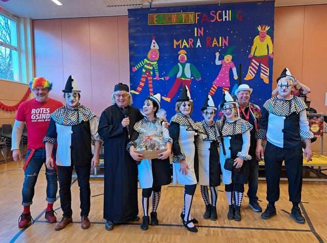 Bürgermeister Ragger verabschiedet den Fasching. | Foto: Privat