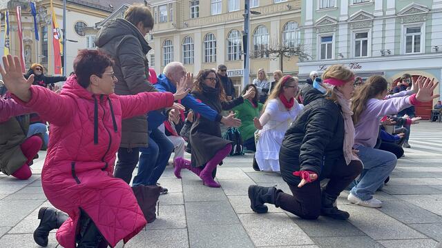 One Billion Rising - Aktion gegen Gewalt an Frauen in St. Pölten. | Foto: Tanja Handlfinger
