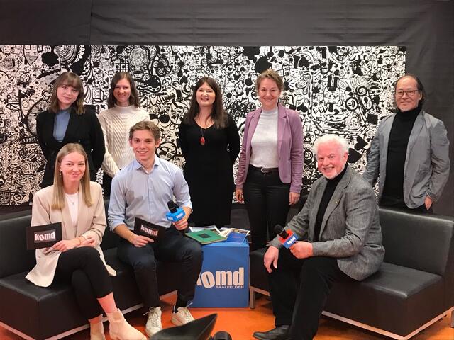 Gute Stimmung im Studio nach der gelungenen Aufzeichnung der Sendung.   Foto: Julia Kühleitner