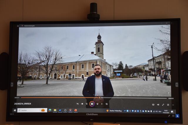 Berezhanys Bürgermeister Rostyslav Bortnyk bat in einer Videobotschaft um Hilfe.  | Foto: Barbara Fluckinger