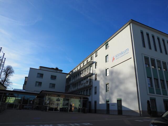 Von 27. Februar bis 15. März steht im Eingangsbereich des Krankenhaus Grieskirchen die Ausstellung „Warnsignale. Toxische Beziehungen“. | Foto: BRS