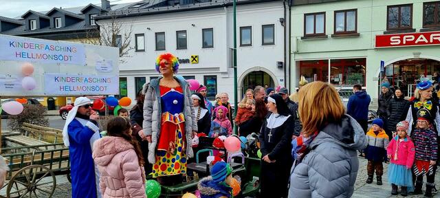Auch ein Zauberclown mischte sich unter die Besucher des Umzugs. | Foto: FPÖ UU