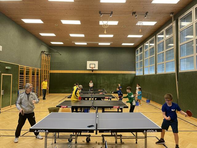 Rund 80 Trainingsstunden pro Woche bietet die Kindertischtennisakademie wöchentlich an – die Kinder werden von professionellen Trainern betreut. 