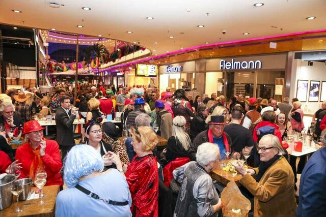 Fasching in der Lentia City | Foto: Fotomeisterei / Inge Streif Photography