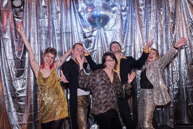 Am 3. Februar verwandelte sich die ausverkaufte Stadtwerkstatt wieder zur glamourösen Balllocation. | Foto: Vog.Photo