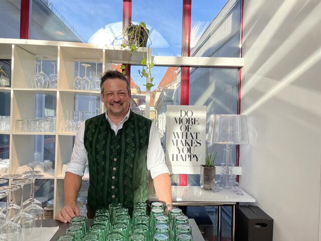 Gute Laune beim Heringsschmaus des Wirtschaftsbundes Hartberg-Fürstenfeld im Modehaus Höllerl in Fürstenfeld. | Foto: Jeitler