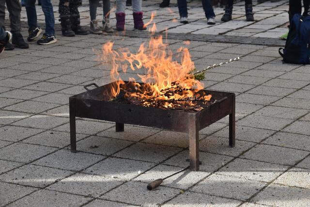 Die Verbrennung der Palmkätzchen. | Foto: Preineder