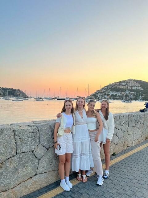 Helena Freyenschlag, Anna Ratzinger, Lena Eberl und Natalie Pieber.  | Foto: Pieber