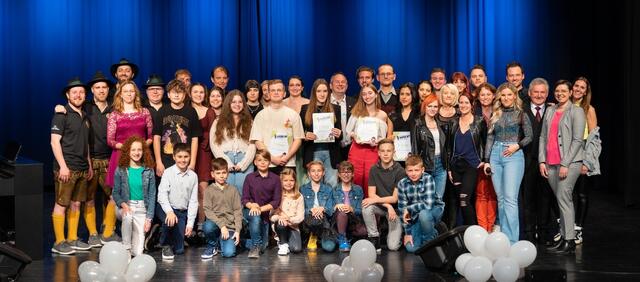 Alle sind Siegerinnen und Sieger: Nicht weniger als 24 Kandidatinnen und Kandidaten haben im Vorjahr bei der Talenteshow "The Voice Lannach" mitgemacht. | Foto: Petru Rimovetz