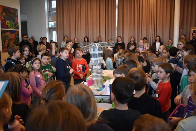Unter dem Motto „Forschen ist mehr als naturwissenschaftliches Experimentieren“ wurde an der Volksschule St. Veit am Vogau zum großen Tag der Forschung geladen. | Foto: VS St. Veit