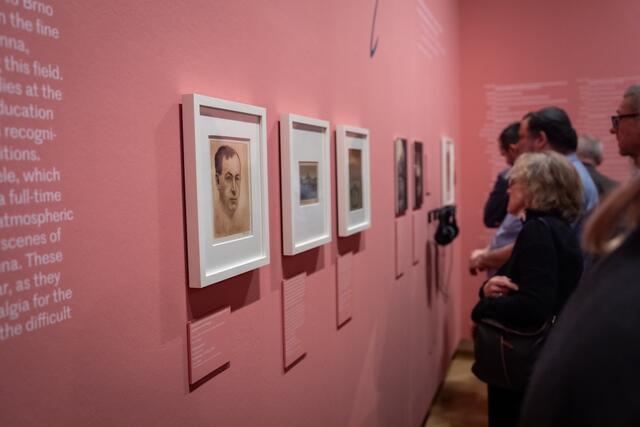 Die Schau veranschaulicht die Herausforderungen der Emigration im Zweiten Weltkrieg. | Foto: Stadt Wien/David Bohmann