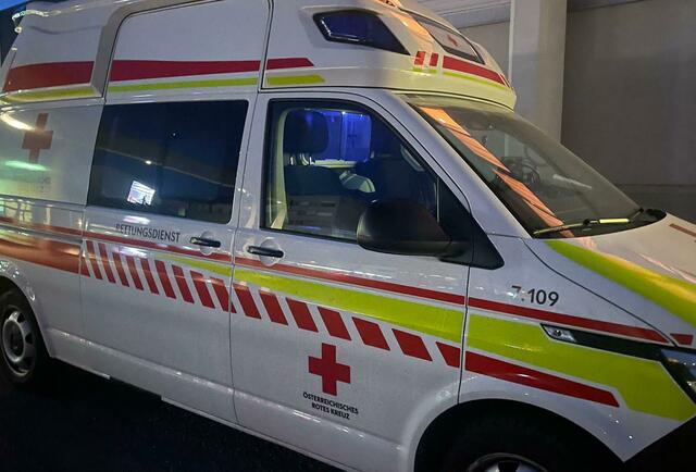 Der Verletzte wurde ins Krankenhaus eingeliefert. (Symbolfoto) | Foto: MeinBezirk.at