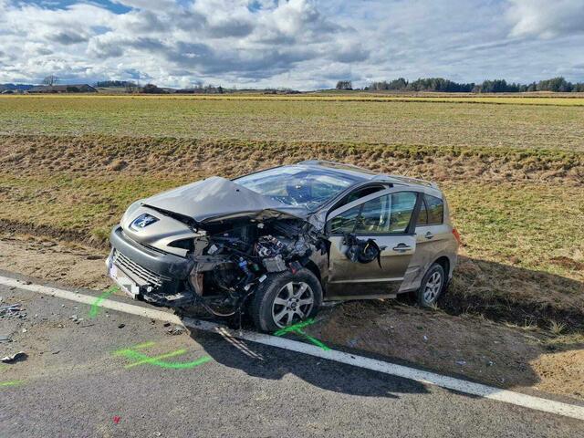 Das Auto wurde völlig zerstört. | Foto: DOKU-NÖ