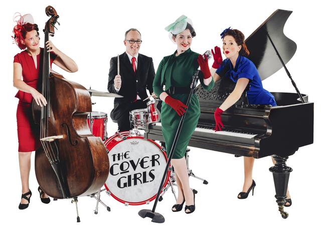 Die einzigartigen Cover Girls: Eva Bacher, Ulrike Tropper und Isabel Tropper mit dem "Undercovergirl" Aaron Ofner | Foto: Cover Girls