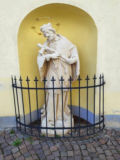 der ,,Brückenheilige", der hl. Nepomuk, am Armen-Pilgramhaus... | Foto: I.Wozonig