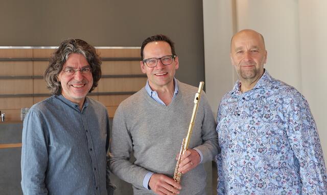 Auf Einladung von Manfred Uggowitzer und Stefan Ullrich kam Soloflötist Walter Auer (Bildmitte) für einen Unterrichtstag in die Musikschule Kalsdorf. | Foto: Edith Ertl