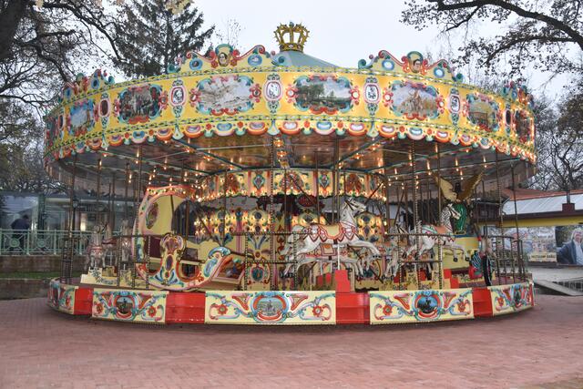 Die Tierschutzorganisation Peta wünscht sich das Aus von tierischen Karussellfiguren auf der ganzen Welt. Hier ein Beispiel eines Tierkarussells im Böhmischen Prater. (Archiv) | Foto: Mario Popp