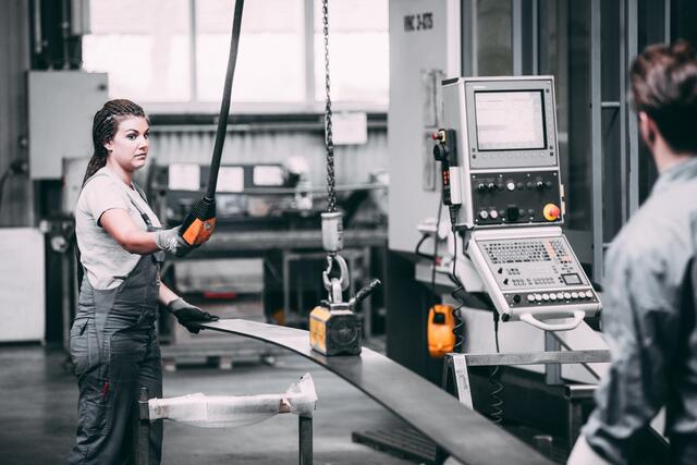 Ein KI-Roboter und viele Fachleute laden von 20. bis 24. Februar zum großen Lehrlingsevent im Donauzentrum.  | Foto: ABV Mein Job