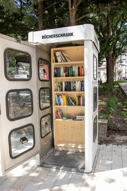 Beim offenen Bücherschrank kann man jeden Tag rund um die Uhr so viele Bücher ausborgen und spenden wie man will.  | Foto: BV 6