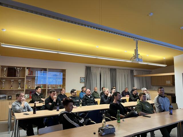 Inhalte dieser Schulung waren die Funktionsweise beziehungsweise der grundlegende Aufbau einer PV-Anlage, die ausgehenden Gefahren sowie das taktische Vorgehen im Einsatzfall.  | Foto: FF Forchtenau