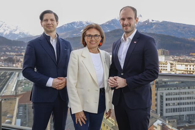 Touristische Digitalstrategie: Oliver Csendes, Ö-Werbung, Staatssekretäre Susanne Kraus-Winkler und  Florian Tursky | Foto: Die Fotografen