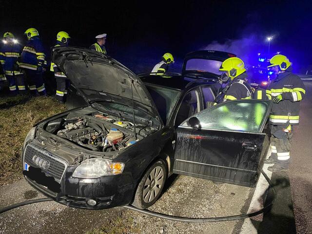 Fahrzeugbrand auf der B70, die FF Köppling löschte den Brand rasch. | Foto: FF Köppling