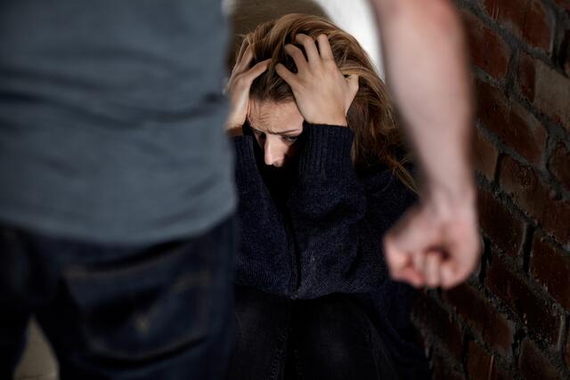 Gewalt gegen Frauen im häuslichen Umfeld ist im Bezirk Braunau die zweithäufigste Form der Gewaltausübung. | Foto: PantherMedia/Peopleimages