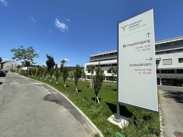 Seit 15. Februar läuft die Ausstellung „Zivilcourage gegen Partnergewalt“ im Göttlicher Heiland Krankenhaus.  | Foto: Michael J. Payer