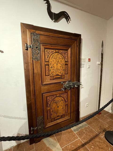 Diese Tür stammt aus dem Schloss Dorfheim in Saalfelden. | Foto: Sarah Braun