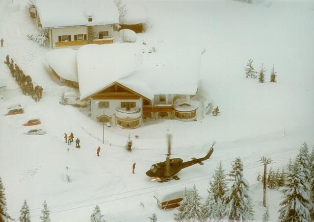 Mit Hubschraubern wurde die bis dahin größte Luftbrücke Österreichs durchgeführt | Foto: Bundesheer