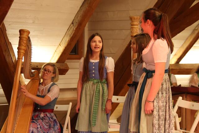 Waltraud Stögner begleitete die jungen Musikerinnen.