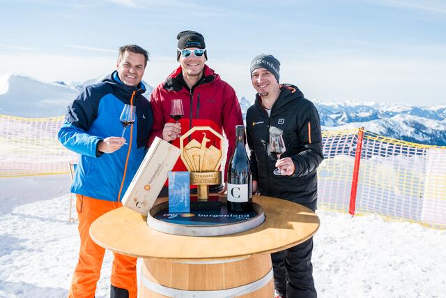 Weinverkostung im Schnee: Didi Tunkel, Michael Walchhofer und Christian Zechmeister | Foto: Matthias Fritzenwallner