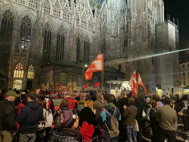 Abschluss der Gegendemo am Stephansplatz. | Foto: Philippa Kaufmann/RMW