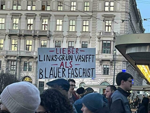 Die Gegendemonstration um 17 Uhr. | Foto: Philippa Kaufmann/RMW