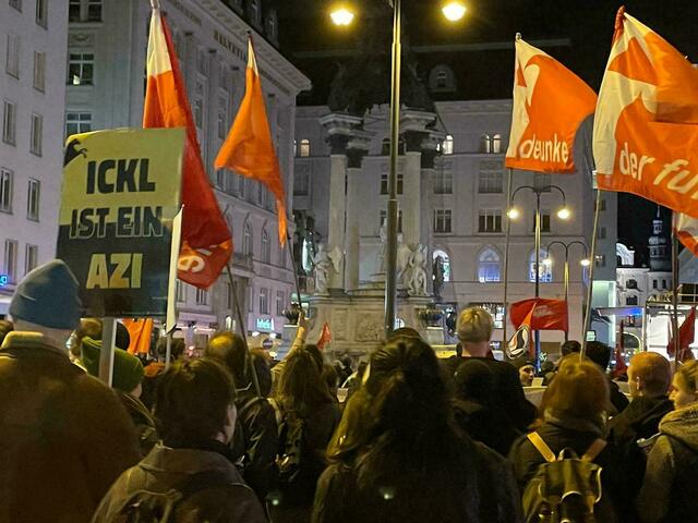 Abschluss der Gegendemo am Stephansplatz. | Foto: Philippa Kaufmann/RMW